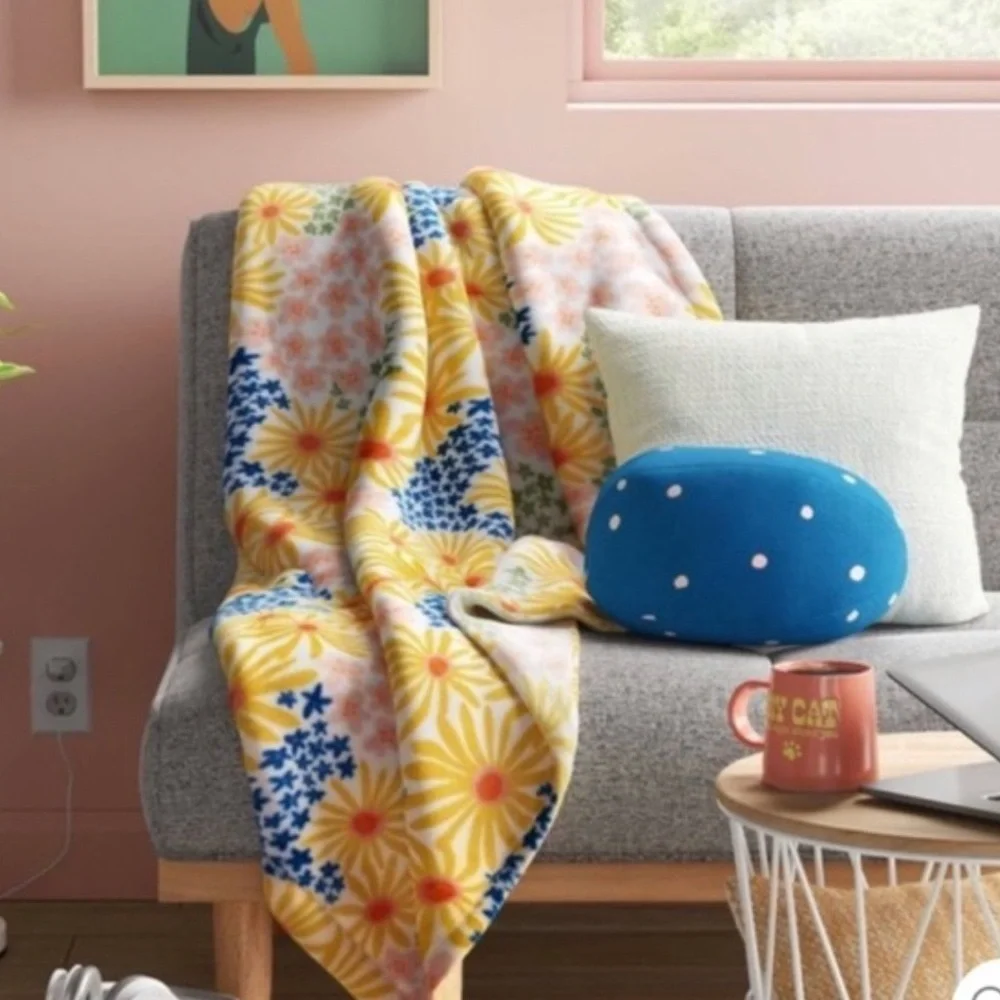NEW EGG DECORATION PILLOW